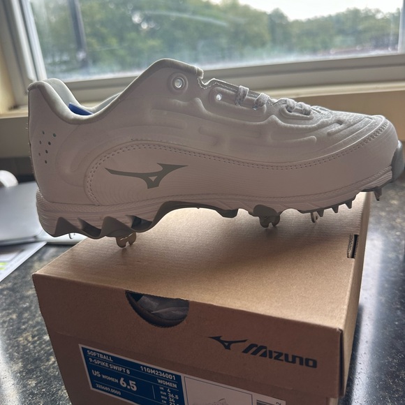 Mizuno 9-Spike Swift 8 Softball Cleats - Picture 1 of 3